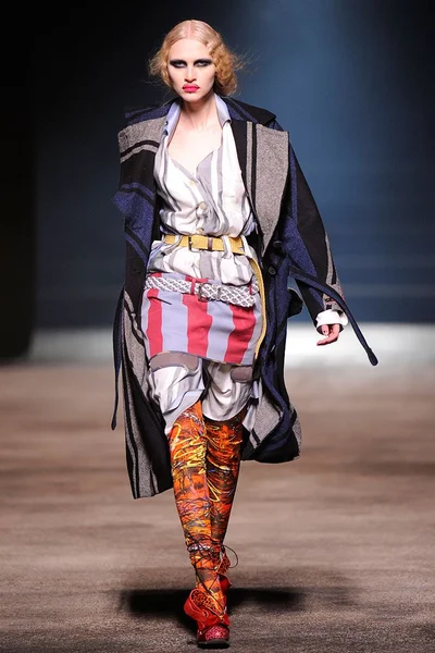 Look 27